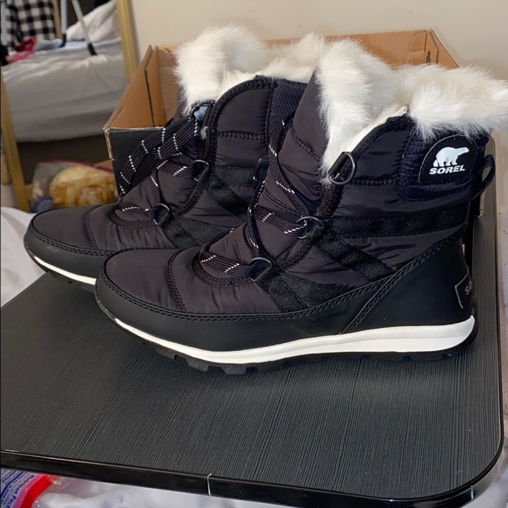 NWT Sorel Snow Boots!!